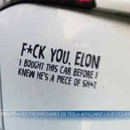 Aux États-Unis, des milliers d'Américains s'opposent à Elon Musk, le jugeant fou. Des autocollants de protestation apparaissent sur des Tesla. Une tendance qui dépasse les frontières et qui débarque en Belgique.