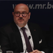 Le nouveau ministre des Affaires étrangères, Bernard Quintin, a prêté serment lundi devant le Roi au surlendemain du choix fait par le MR pour remplacer Hadja Lahbib. Le MR ne voulait pas laisser vacant un poste comme celui-là dans le contexte international actuel.