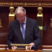 Au lendemain de la censure votée à l'Assemblée nationale, le premier ministre français a remis la démission de son gouvernement au président Macron.