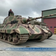 Les commémorations des 80 ans de la bataille des Ardennes auront lieu le week-end prochain à Bastogne. Un char allemand très impressionnant et très redouté sur les champs de bataille pendant la 2e guerre mondiale a fait le déplacement : le Tigre 2.