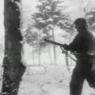 80 ans de la bataille des Ardennes. À l’époque, les conditions hivernales rudes ont joué un rôle. Elles ont notamment freiné la progression des soldats. Aujourd’hui encore, l’hiver peut influencer le déroulement d’un conflit, en Ukraine par exemple, il peut avoir un impact. Mais les avancées technologiques les limitent désormais.