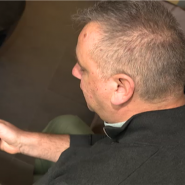 Thomas nous a contacté via le bouton orange alertez-nous. Il a constaté que des fraudeurs avaient réussi à réaliser plusieurs petits retraits pour un total de 160€. Il n’a pourtant jamais perdu sa carte et n’a jamais révélé ses données personnelles. La banque l’a remboursé mais sans aucune explication.