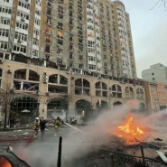 Une personne est décédée et 9 autres ont été blessées. Des centaines d'immeubles résidentiels sont privés de chauffage. Une attaque menée, selon Moscou, en réponse à une attaque ukrainienne contre une usine russe avec des missiles occidentaux, une ligne rouge pour le Kremlin.