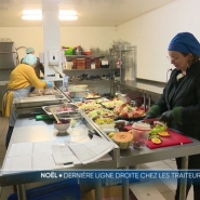 Les traiteurs et autres restaurateurs se sont mobilisés toute la journées, voire depuis plusieurs jours, pour que tout soit fin prêt pour ce soir et garnir les tables du réveillon de Noël. Récit d'une journée de travail intense chez un traiteur namurois.