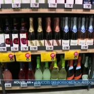 De plus en plus de personnes choisissent de ne pas boire d'alcool au réveillon. Et ils ont le choix : vins, Champagne ou gin. Il existe une grande variété de boissons non alcoolisées pour faire la fête. Une tendance qui a de plus en plus de succès.