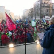 La manifestation nationale a rassemblé des dizaines de milliers de personnes dans les rues de Bruxelles. Une mobilisation extrêmement importante, à l'appel du front commun syndical, qui illustre l'inquiétude des travailleurs face aux mesures que l'Arizona pourrait prendre pour l'avenir des pensions.