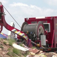 Des centaines de mineurs se sont retrouvés coincés dans un puits d'or désaffectés. 106 ont été récupérés vivants et 60 corps ont été extraits. Des centaines de mineurs vivent en clandestinité dans des galeries.