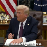 Le président américain a signé, devant la presse, une myriade de décrets présidentiels directement après son investiture.
