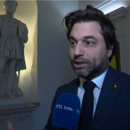 Pensions, salaires, chômage : les principales mesures de la dernière supernote de Bart De Wever touchent au portefeuille. Cette supernote n'a pas été bien accueillie par Vooruit, ni, dans une moindre mesure, par Les Engagés et le CD&V. Les présidents de partis réagissent.