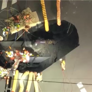 Japon: sauvetage d'un camionneur coincé plus de 24 heures dans un trou géant