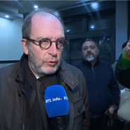 De nouveaux coups de feu ont été tirés samedi soir vers 21h30 à proximité de la station de métro Clémenceau, à Anderlecht. Une personne a perdu la vie. Les auteurs ont pris la fuite et sont toujours activement recherchés. Le bourgmestre d'Anderlecht, en colère, a promis une réponse forte et de faire payer lourdement les salauds qui contrôlent les trafics de drogues dans sa commune.