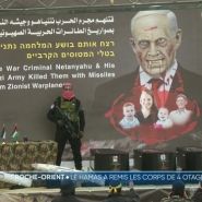 Le Hamas a rendu les dépouilles de 4 otages, dont une mère et ses deux enfants. Cette restitution s'est opérée dans un contexte de guerre de communication et de mise en scène macabre.