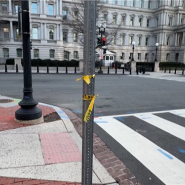 Le suspect armé, qui errait près de la Maison Blanche, a été transporté dans un hôpital. Pour le moment, son état de santé n'est pas connu.