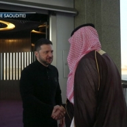 Le président ukrainien est arrivé cet après-midi en Arabie Saoudite. Il a rendez-vous demain avec une délégation des Etats-Unis pour discuter de la façon de mettre fin à la guerre entre l'Ukraine et la Russie.