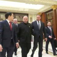 Les négociations entre Américains et Ukrainiens avancent bien à Djeddah, en Arabie saoudite. Les Etats-Unis acceptent de lever les restrictions sur l'aide militaire et l'échange de renseignements.