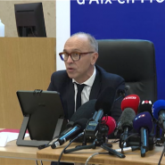 Lors d'un point presse ce jeudi matin, le procureur d'Aix-en-Provence a révélé les derniers éléments de l'enquête sur la mort d’Emile Soleil. Selon Jean-Luc Blachon, des traces d'un traumatisme facial violent sont visibles sur le crâne de l'enfant. Le magistrat a également déclaré que la piste familiale n'est pas encore refermée.