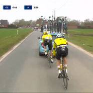 Wout van Aert a dû changer de vélo. A-t-il gaspillé de l'énergie ? Philippe Gilbert répond à la question. 
Suivez le cyclisme sur RTL sports !
