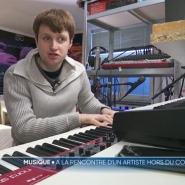 Lou B. n'a que 26 ans, mais il fait de la musique depuis plus de 20 ans. Lou, autiste et aveugle, a notamment participé à The Voice. Aujourd'hui, il tente de sensibiliser le monde à l'importance de l'inclusion des personnes handicapées.