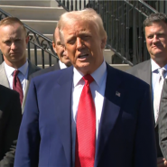 Tous les pays m'appellent: Donald Trump annonce une pause de 90 jours pour négocier avec les pays qui n'ont pas riposté aux droits de douane.