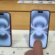 Aux États-Unis, Donald Trump fait marche arrière dans sa guerre douanière contre Pékin. Les smartphones, ordinateurs et autres produits électroniques fabriqués en Chine seront finalement exemptés des nouvelles surtaxes douanières. Cette décision est un soulagement pour les consommateurs.