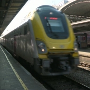 Le Conseil d'État estime que la SNCB a manqué de la transparence requise dans la sélection de la société espagnole CAF  pour un marché public d'achat d'automotrices. Une autre société, Alstom Belgium, avait introduit une requête en extrême urgence contre cette décision.