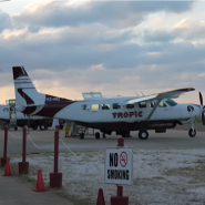 Tentative de détournement dramatique au Belize : un vétéran américain poignarde deux passagers avant d’être abattu à bord d’un avion de tourisme. Une enquête est ouverte et la sécurité des aéroports renforcée.