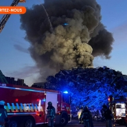 "Je conseille de fermer les portes et les fenêtres": d'importants dégagements de fumée à l'Allée Verte, que se passe-t-il le long du canal de Bruxelles?