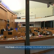 Onze mois après les élections et à la veille de la fête de l'Iris, les partis n'ont pas encore réussi à former une majorité. Aujourd'hui, après les discours politiques du 1er mai, deux nouvelles propositions, socialiste et libérale, sont désormais sur la table.