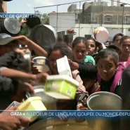 Alors que le blocus total dure depuis près de deux moins, une frappe israélienne sur un camp de réfugiés dans le sud de Gaza a fait 11 morts, dont 3 enfants. L'enclave reste privée d'aide humanitaire, Israël maintient la pression sur le Hamas pour obtenir la libération des otages.