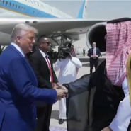 En pleine tournée au Golfe, Donald Trump cherche des méga-contrats plus que des accords de paix, misant sur une diplomatie économique musclée et des deals à milliards, malgré les critiques sur les droits humains et les ambiguïtés géopolitiques.