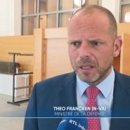 Le ministre de la Défense Théo Francken s'est exprimé en Commission de la Chambre après que plusieurs militaires belges aient été blessés lors d'un exercice en Ecosse. On apprend qu'une enquête est en cours pour déterminer les causes de l'accident.