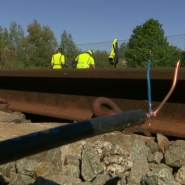 La circulation des trains a été interrompue ce matin entre Mons et La Louvière en raison d'un vol de câbles survenu la nuit dernière à Obourg. Infrabel, le gestionnaire du réseau, a dû intervenir pour rétablir le trafic ferroviaire au plus vite. En 2024, 255 vols de ce type ont été commis.