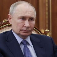 (c) Vladimir Poutine, président de la Russie