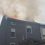 Important incendie toujours en cours à Charleroi: deux immeubles sont touchés