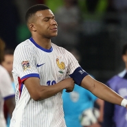 France's forward #10 Kylian Mbappe (C) and his teammates react after the UEFA Nations League semi-final football match between Spain and France in Stuttgart, southwestern Germany, on June 5, 2025. (Photo by FRANCK FIFE / AFP) / ALTERNATIVE CROP