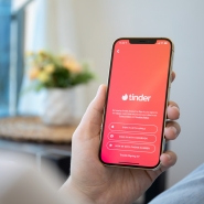Tinder lance son école de drague