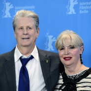 L’ancien Beach Boy Brian Wilson (G) et sa femme Melinda Ledbetter posent le 8 février 2015.