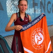 Artemis Anastasiadis a gardé précieusement tous les souvenirs rapportés de Roland-Garros.