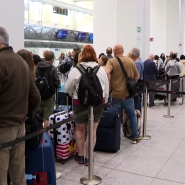 Pour lutter contre la pénurie de personnel, le plan été envisage des renforts temporaires, issus d’autres services de l’aéroport.