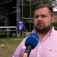 Hugo Briscot, président Jeunesse Polinoise, devant la scène de son festival