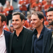 De gauche à droite : Andy Murray, Roger Federer, Rafael Nadal et Novak Djokovic réunis à Roland Garros pour célébrer la carrière de l’Espagnol.