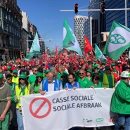 Des milliers de manifestants dénoncent les mesures du fédéral