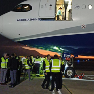 L’avion qui devait transporter le couple royal a été victime d’un problème technique.
