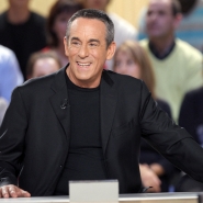 French journalist and TV host Thierry Ardisson attends the recording of « Le Grand journal » news program on Canal + TV channel on November 25, 2009 in Paris.
AFP PHOTO PATRICK KOVARIK (Photo by PATRICK KOVARIK / AFP)