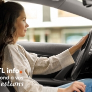 Jeune femme au volant