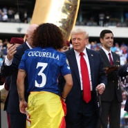Donald Trump avec Marc Cucurella lors de la finale de la Coupe du monde des clubs