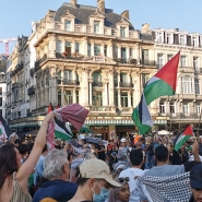 Chaque jour, des manifestants se retrouvent à la Bourse, à Bruxelles, à 19h.