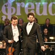 Lahav Shani à droite.