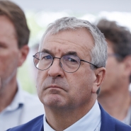 Le ministre Pierre-Yves Jeholet au coeur des critiques de la FGTB.