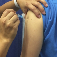 Se vacciner contre la grippe reste important pour les femmes enceintes.